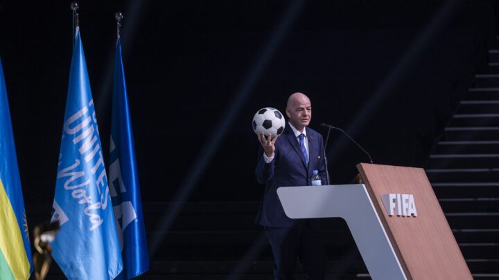 Infantino, Dünya Kupası önerisi için özür diledi